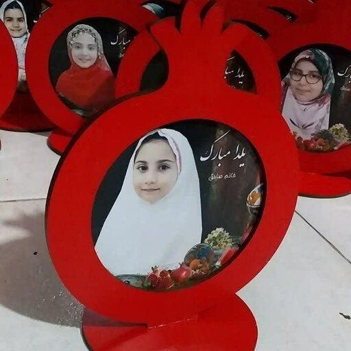 قاب یلدایی با طرح انار با امکان گذاشتن عکس داخل اون مناسب مدارس و مهدکودک ها شب یلدا کد 564 تابلو سازی رضا(پس کرایه)